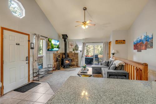 Florissant House | Deer-Friendly Cabin with Mountain Views and Fire Pit