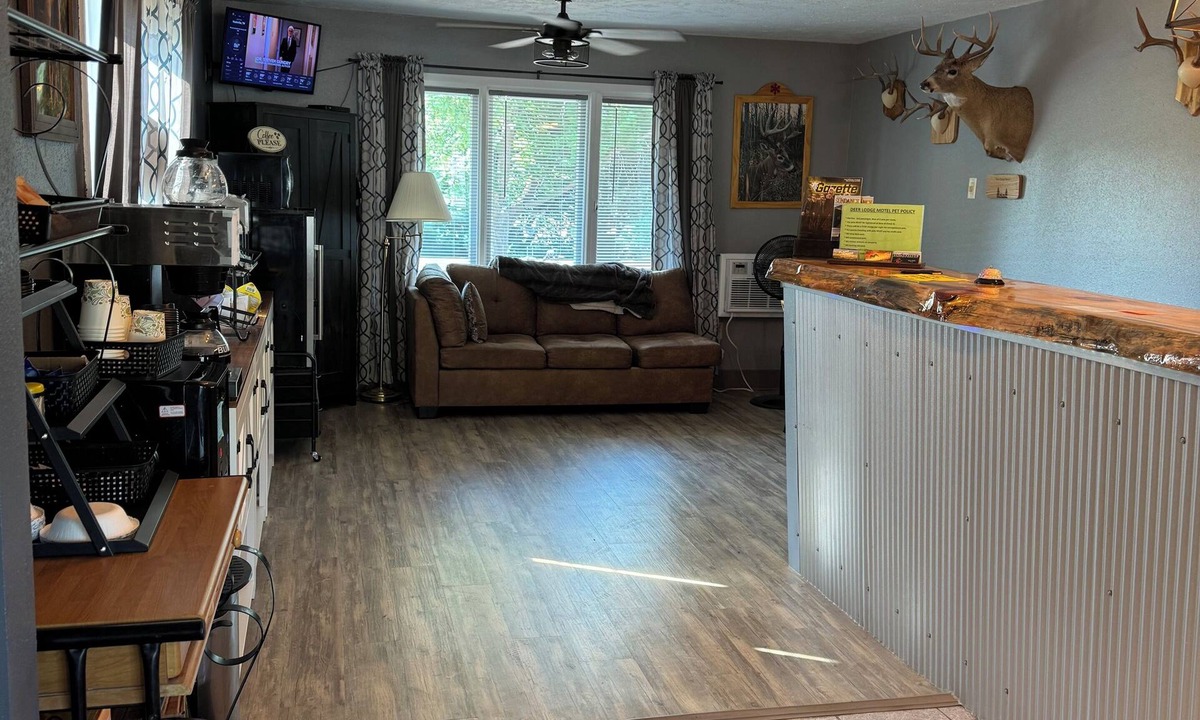 Sundance Hotel | Deer Lodge Motel