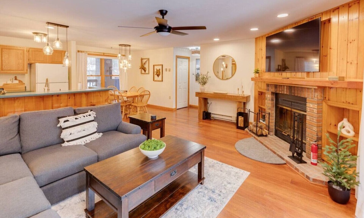 North Woodstock Apartment | Deer Park-Shuttle-Amenities- Fireplace