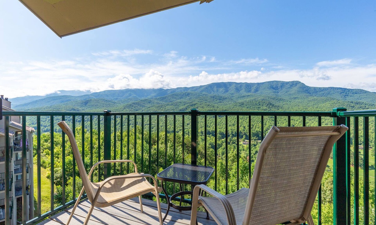 Gatlinburg Condo | Deer Ridge C301 | Mountain Views + Indoor/Outdoor Pools!