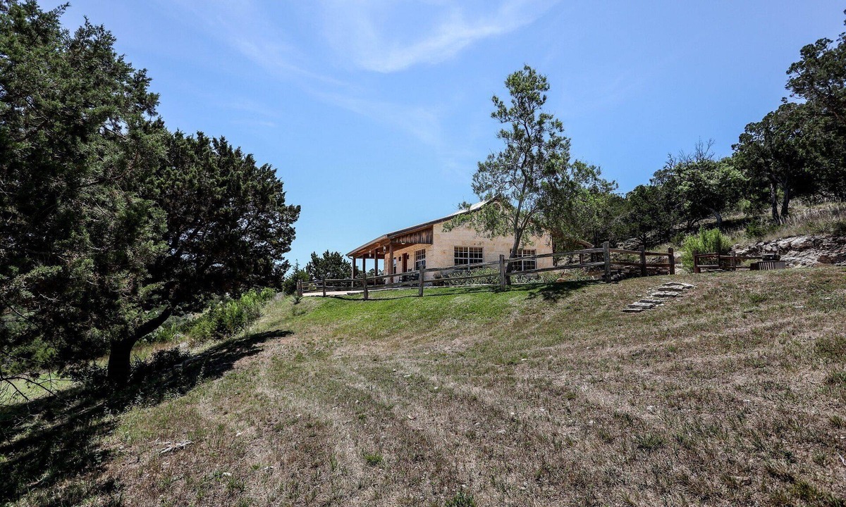 Fredericksburg House | Deer Ridge Cottage | Pet Friendly Country Property