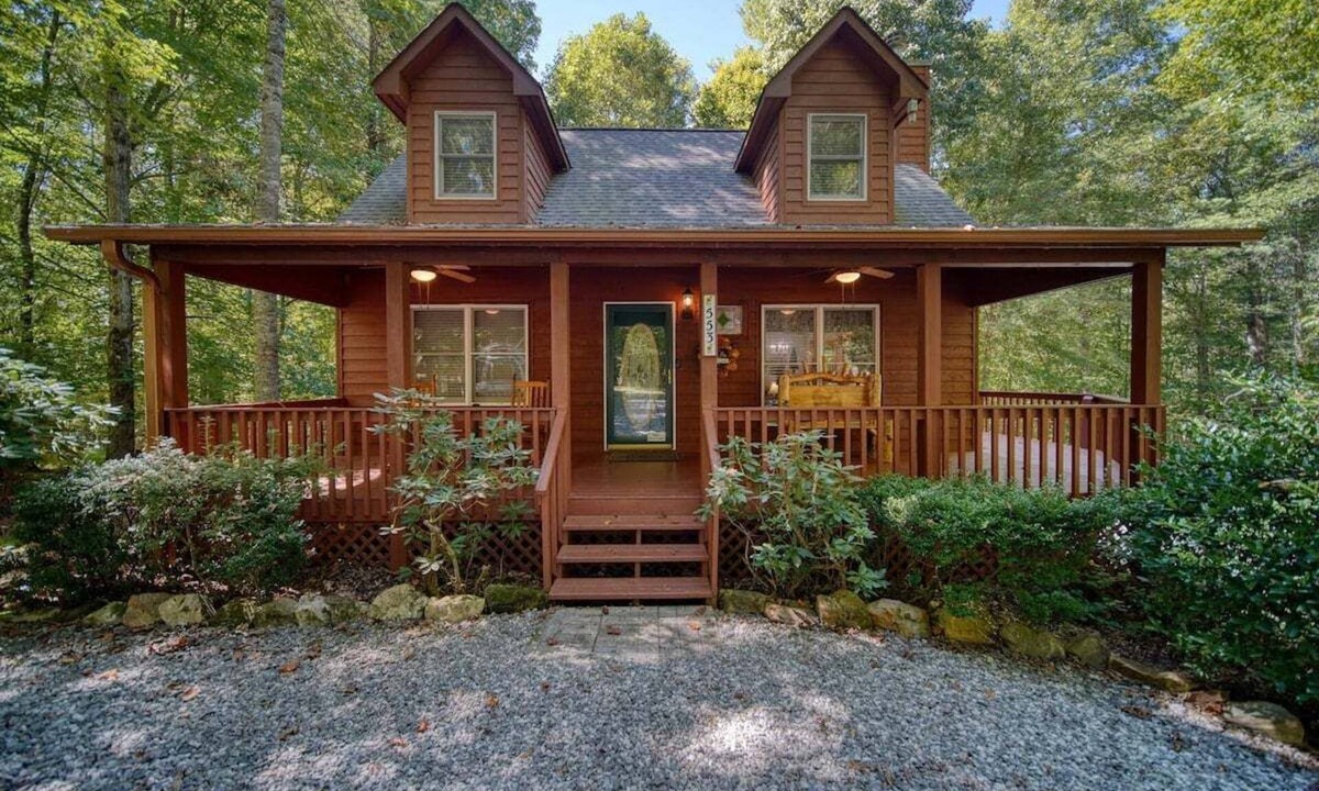 Blairsville House | Deer Ridge - Fireplace- Hot Tub