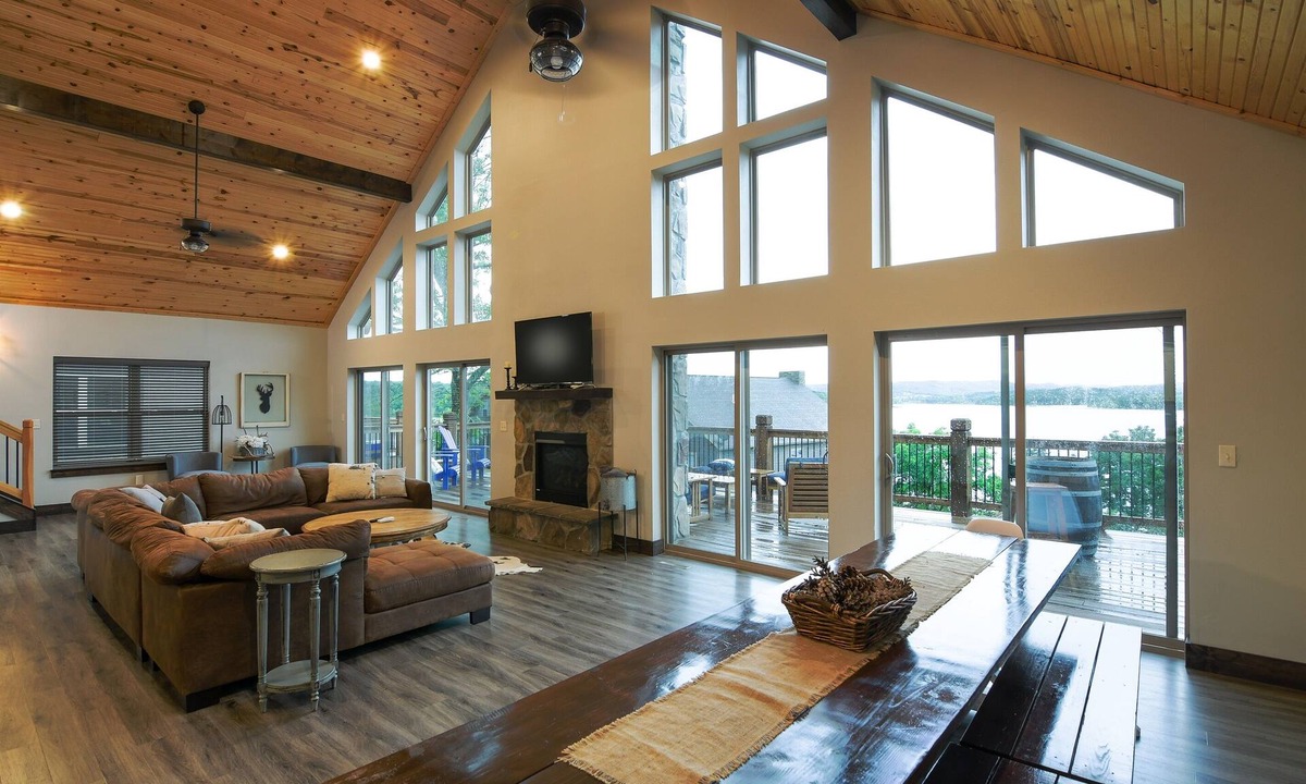 Lampe Cabin | Deer Ridge Lodge ADA Water View w/Pickleball Court