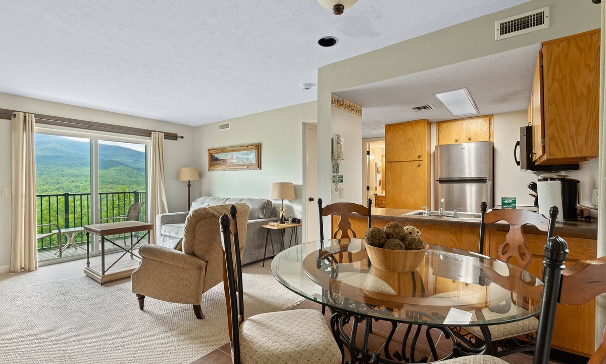Gatlinburg Condo | Deer Ridge Mountain Resort C102 | Stunning Mountain Views + Pool!