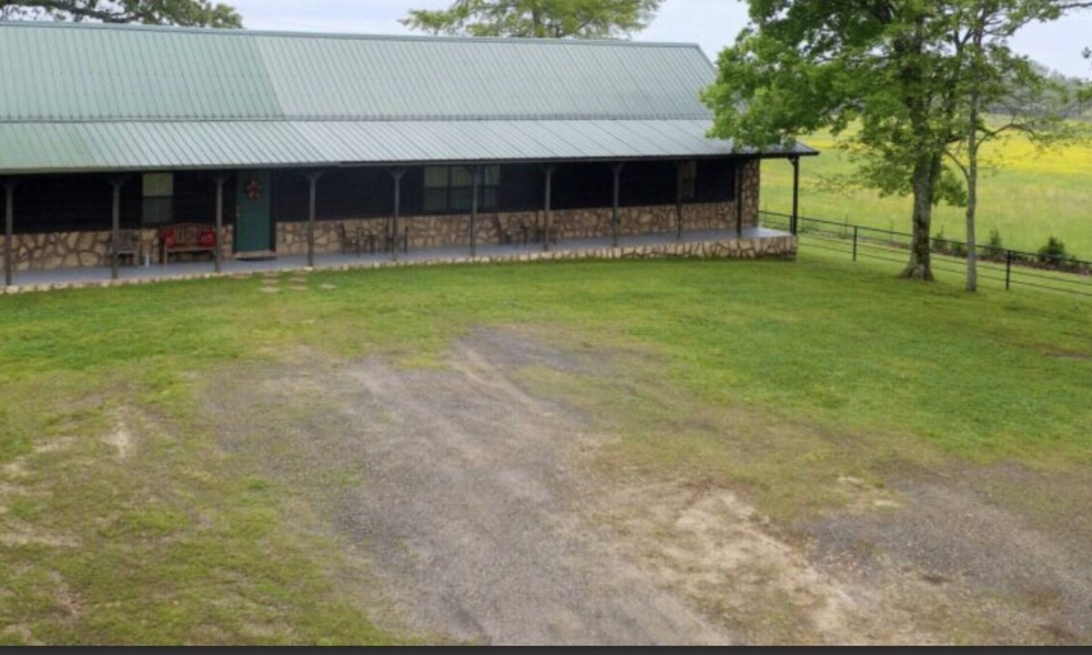 Smithville House | Deer Ridge Retreat