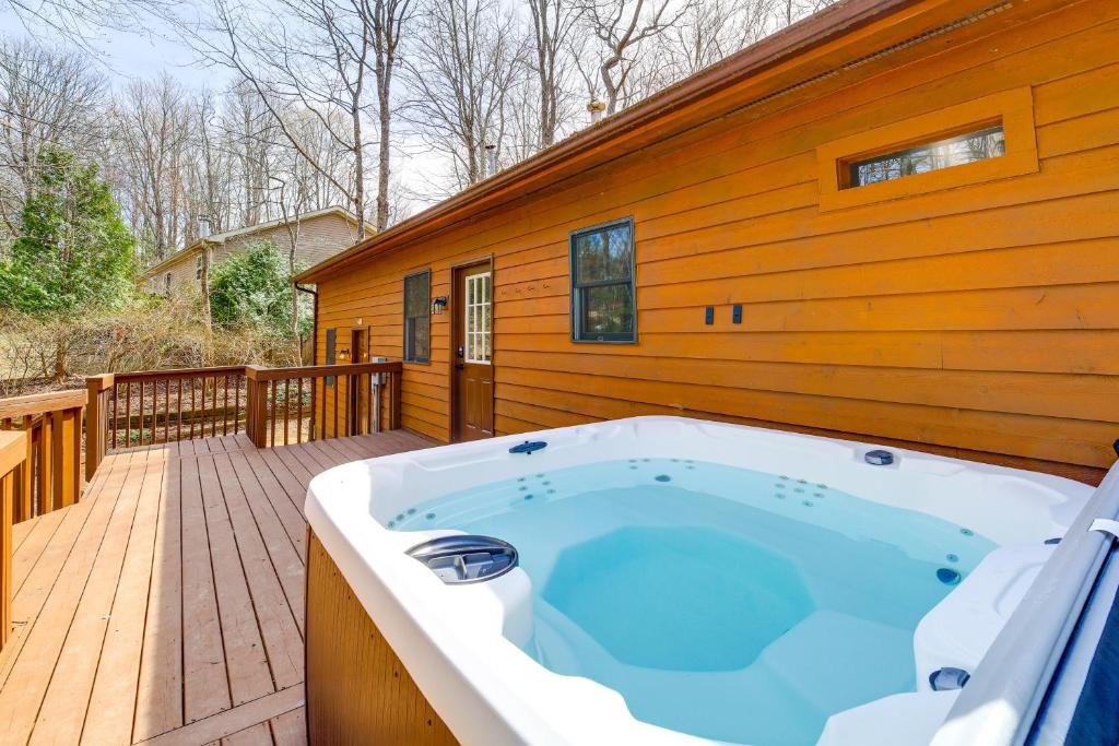 Sparta House | Deer River Retreat: Cabin Feel w/Modern Touches