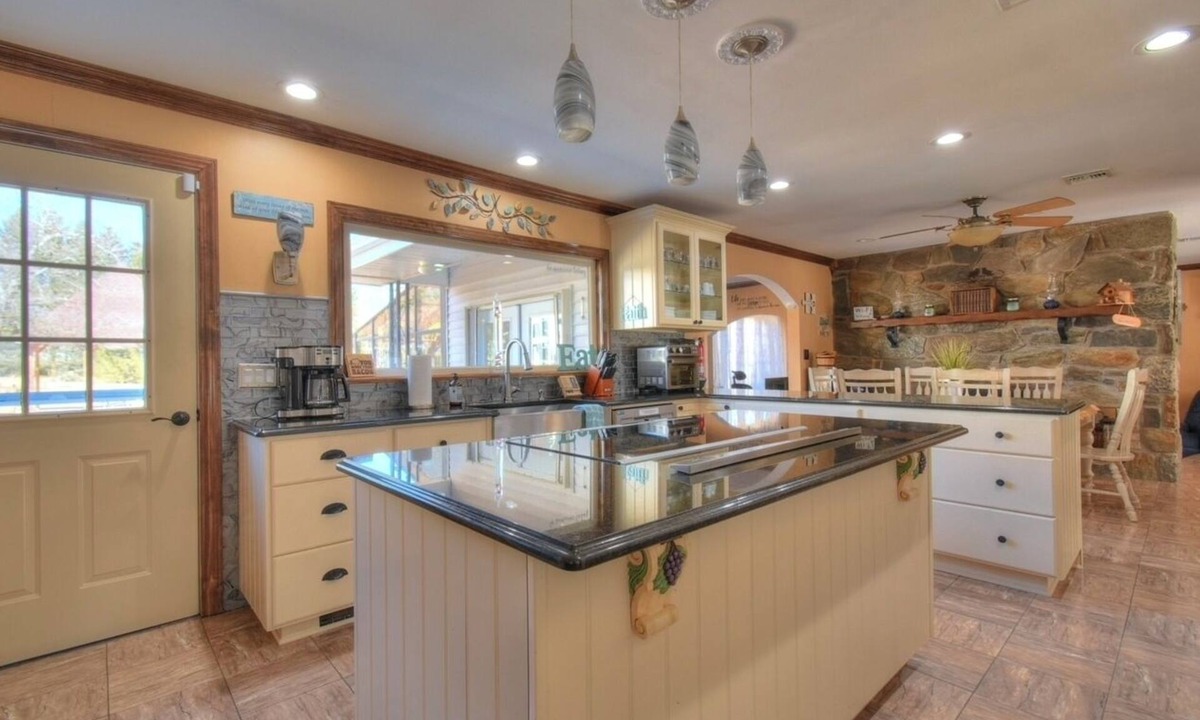 Kresgeville House | Deer Run Retreat W/Indoor Pool & Hot Tub