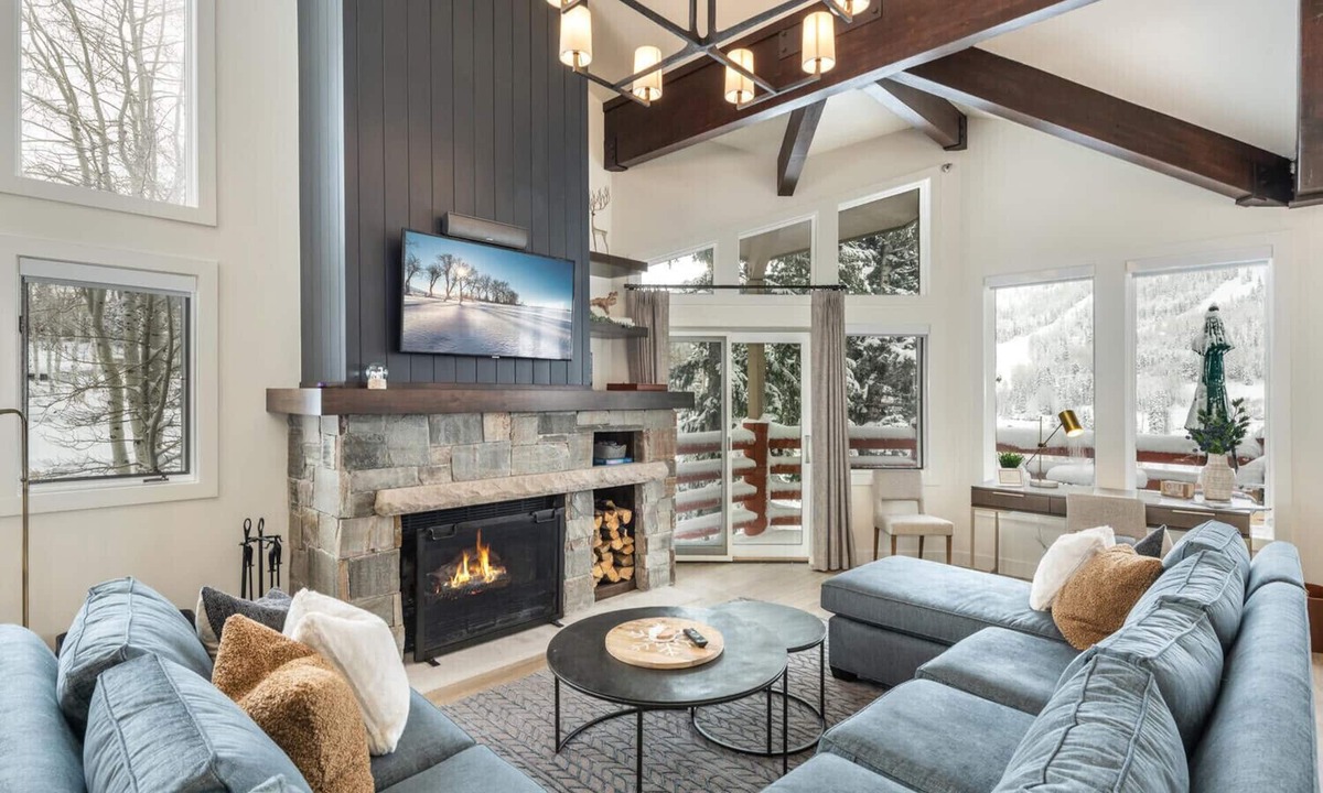 Deer Valley House | DEER VALLEY - WALK to SILVER LAKE Lifts & Dining - PRIVATE HOT TUB W/VIEWS
