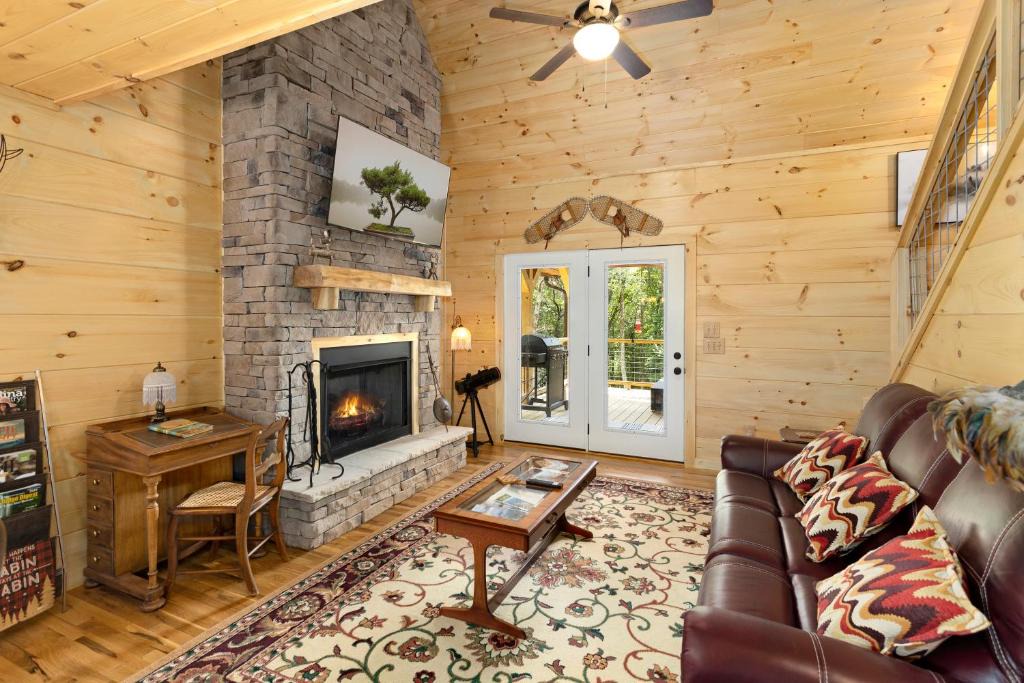 Fleetwood House | Deerest Cabin