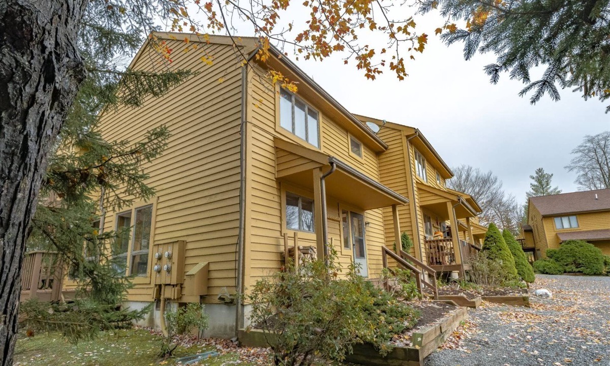 Davis House | Deerfield Village 099