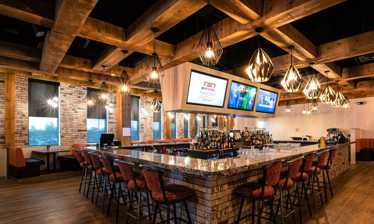 Southeast Calgary Hotel | Deerfoot Inn & Casino
