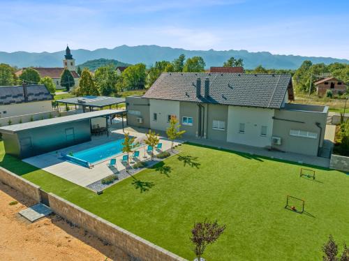 Lovinac House | Degenia Velebitica