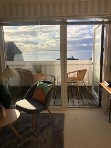 Assens House | Dejligt værelse med eget bad og havudsigt