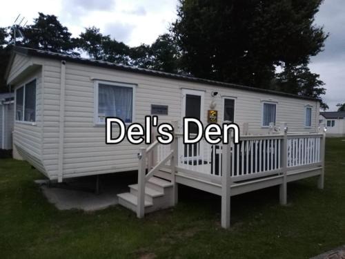 Clacton-on-Sea Apartment | Del's den lakeside weeley bridge