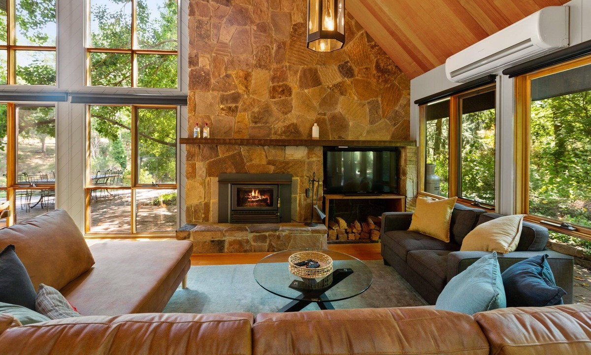 Merrijig House | Delatite Lodge - River Front