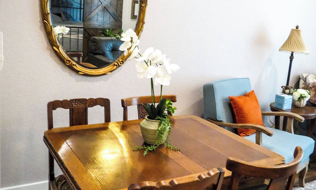Muenster House | Delightful 1-bedroom barn with AC in charming Saint Jo