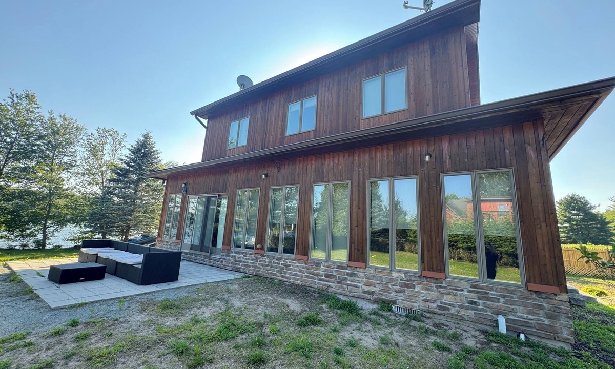 Kauneonga Lake House | Delightful 2 bedroom house with AC in Kauneonga Lake. Lake front property