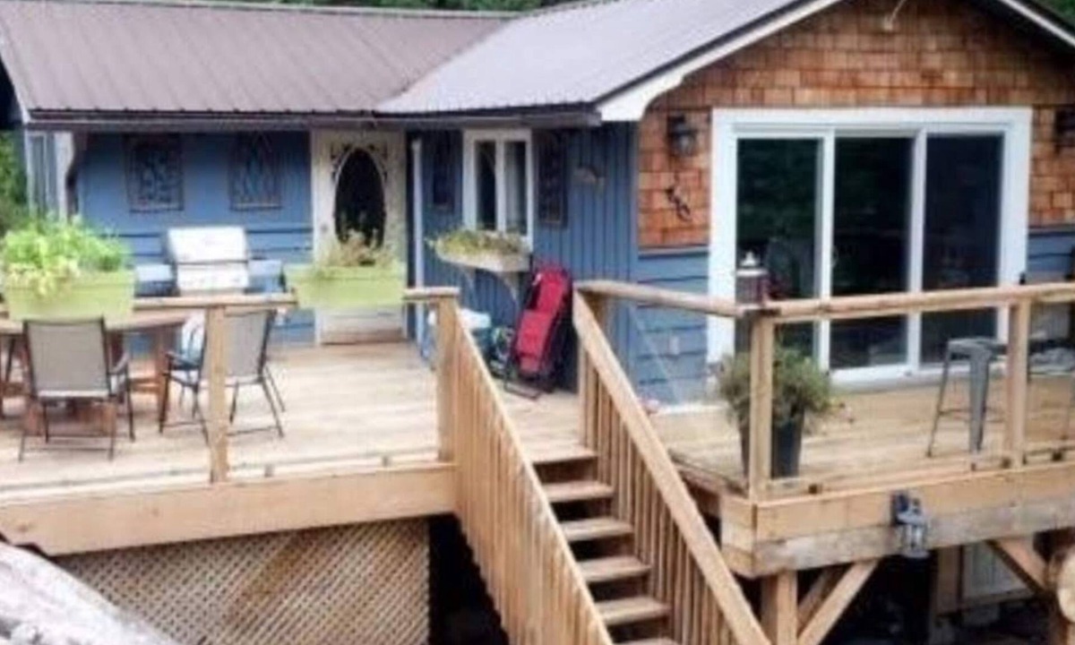 Selwyn Cottage | DELIGHTFUL 2 bedroom lake cottage on Stoney lake summer bookings available