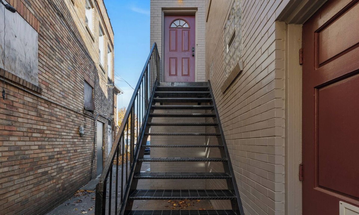 Monaca Apartment | Delightful 2-bedroom loft in charming Monaca