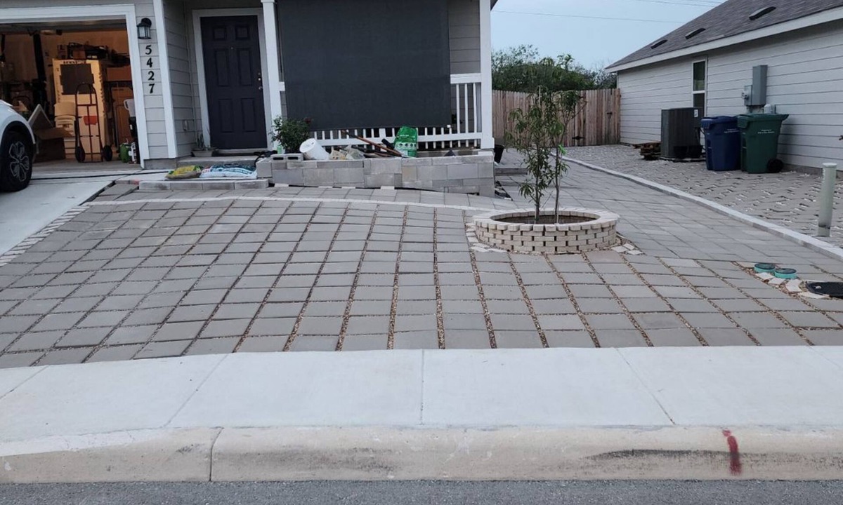 Southside House | Delightful 3-bedroom house with AC in San Antonio.