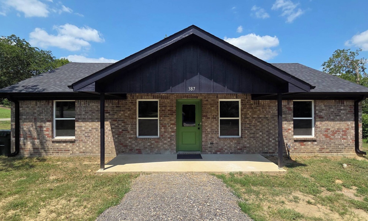 Atoka House | Delightful 3-bedroom house with AC in Atoka
