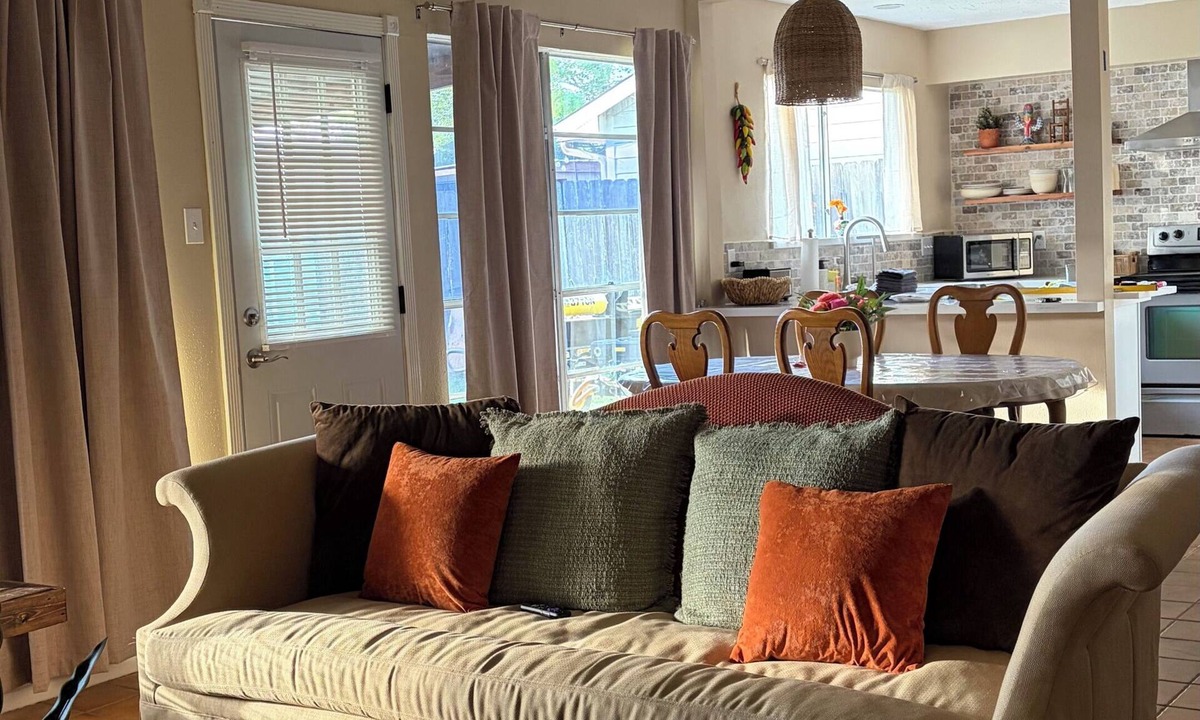 Richmond House | Delightful 3-bedroom Spanish inspired house in Richmond. The Rustic Villa.