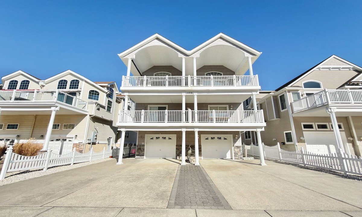 Sea Isle City House | Delightful 4-bedroom townhome with AC in Sea Isle City