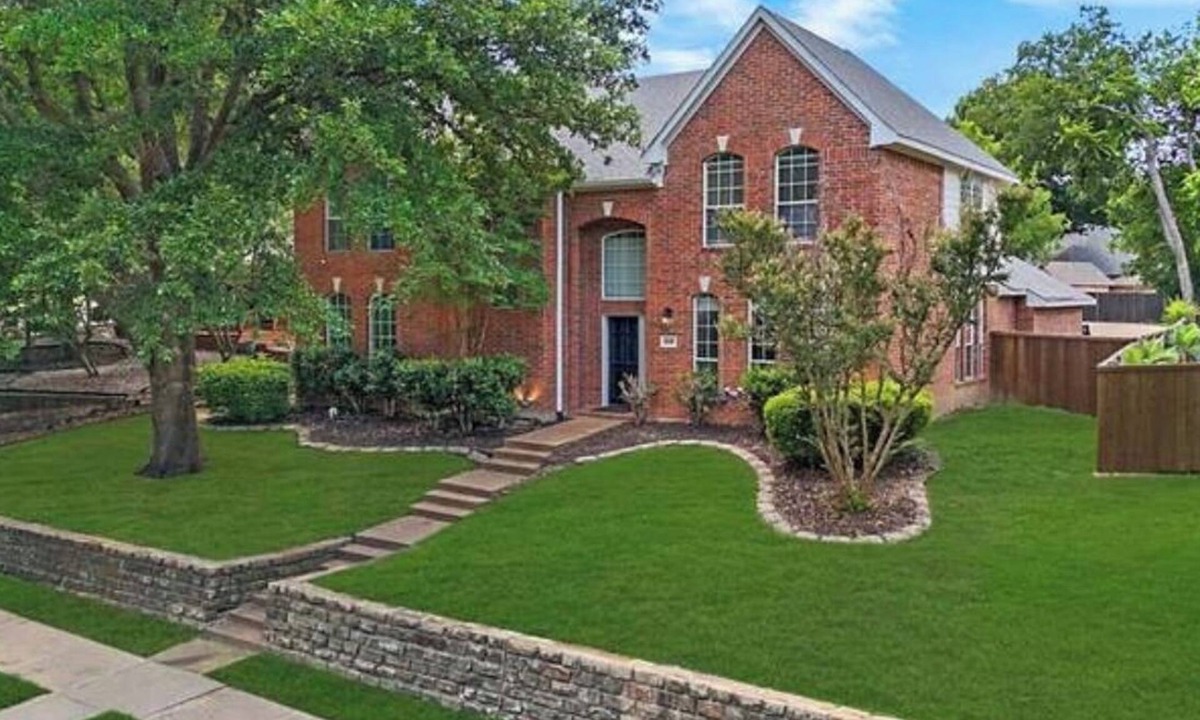 Allen House | Delightful 4-bedroom house with heated POOL in charming Allen