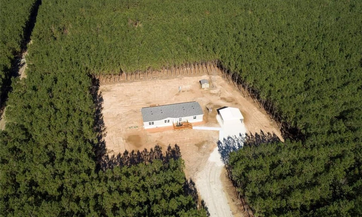 Votaw House | Delightful 4-bedroom vacation home in pine farm