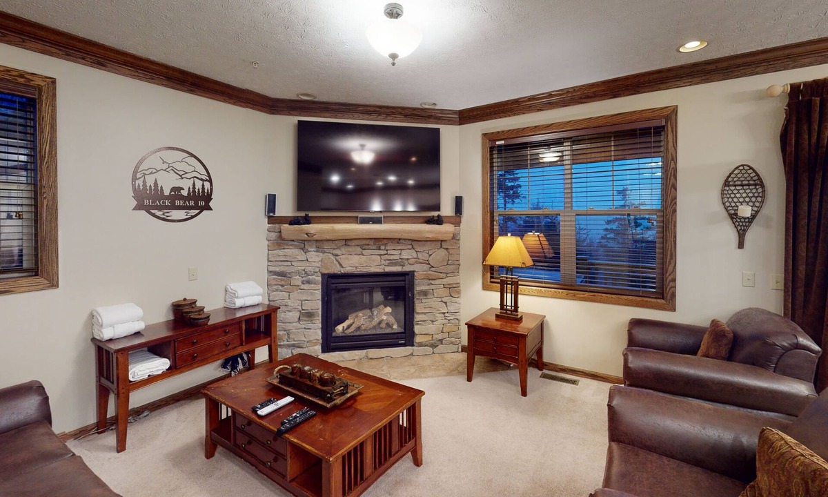 Edray House | Delightful 6BR Townhome with Private Hot Tub by RedAwning