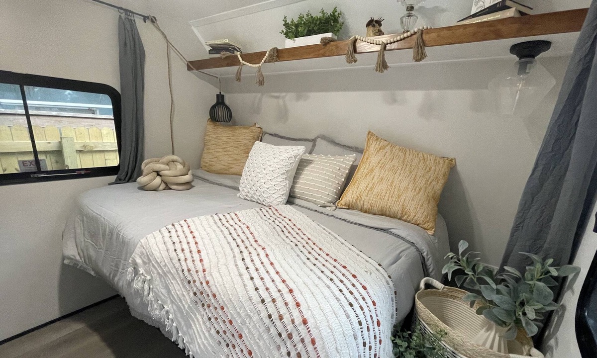 St. Petersburg House | Delightful and cozy RV with outdoor space