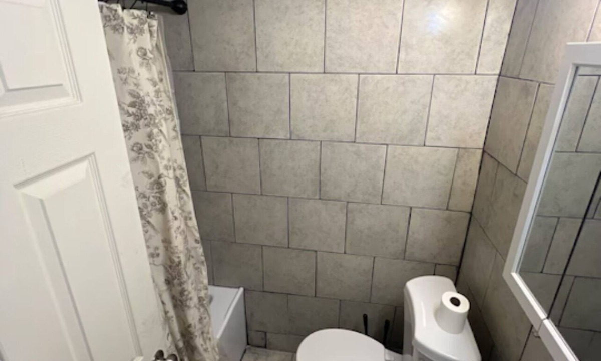 Primos Secane Apartment | Delightful apartment with AC in Lansdowne