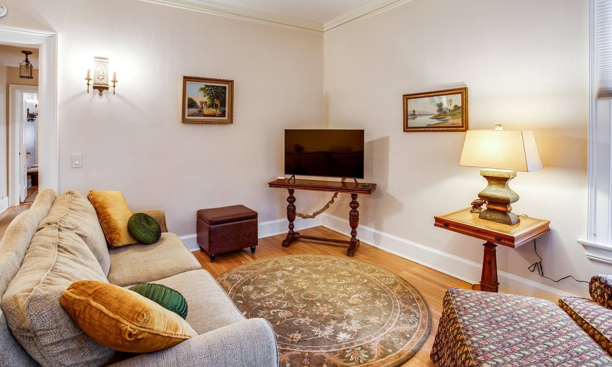 East Avenue Apartment | Delightful Apt in Classic Tudor