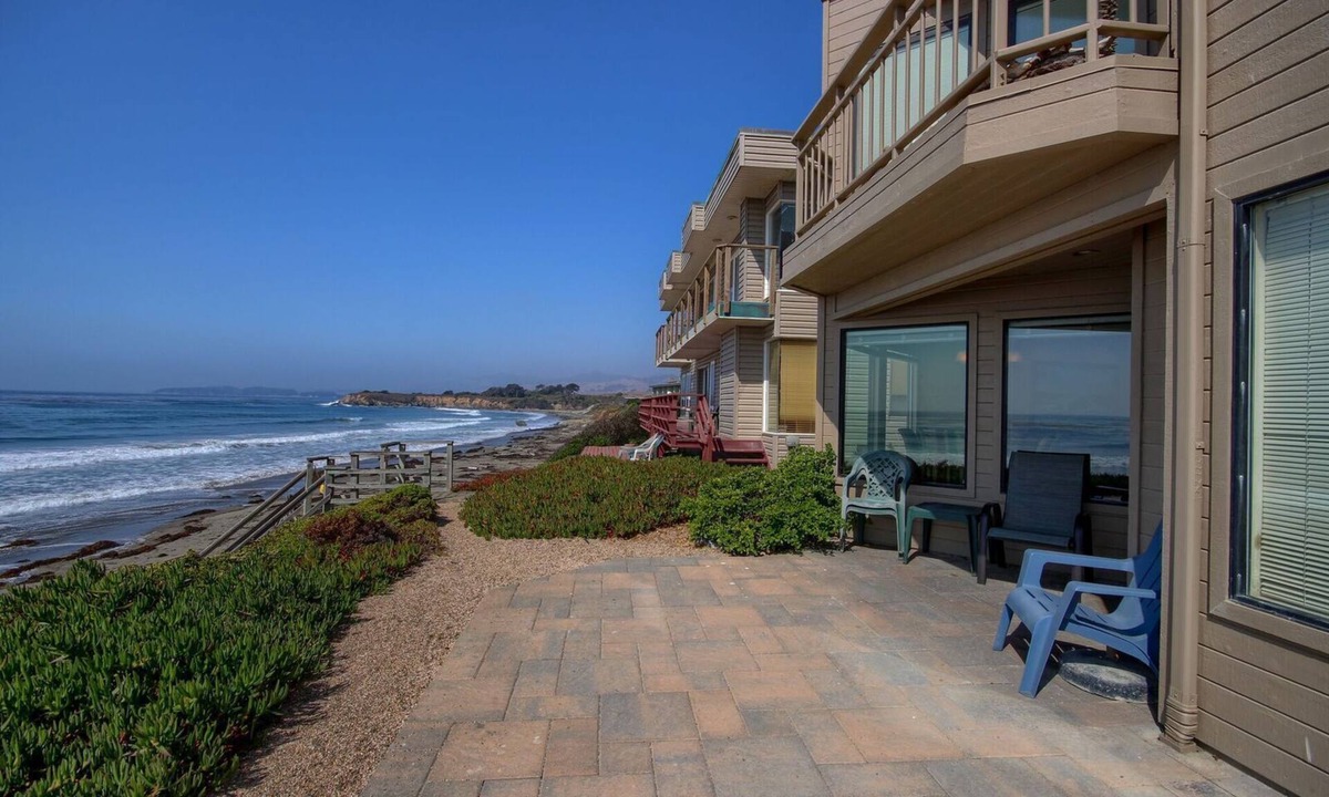 San Simeon Condo | Delightful Beachfront-Spring Special