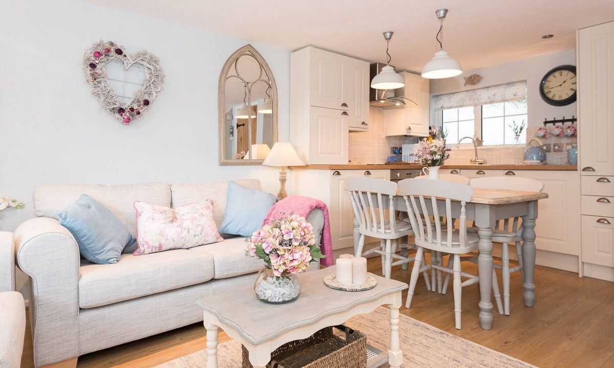 Looe House | Delightful cottage for four