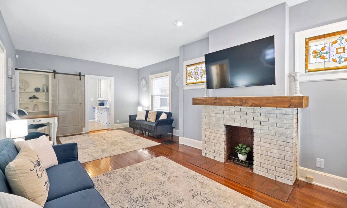 Hamilton House | Delightful Cozy Home/2 bed 1 Bath Sleeps 8/private