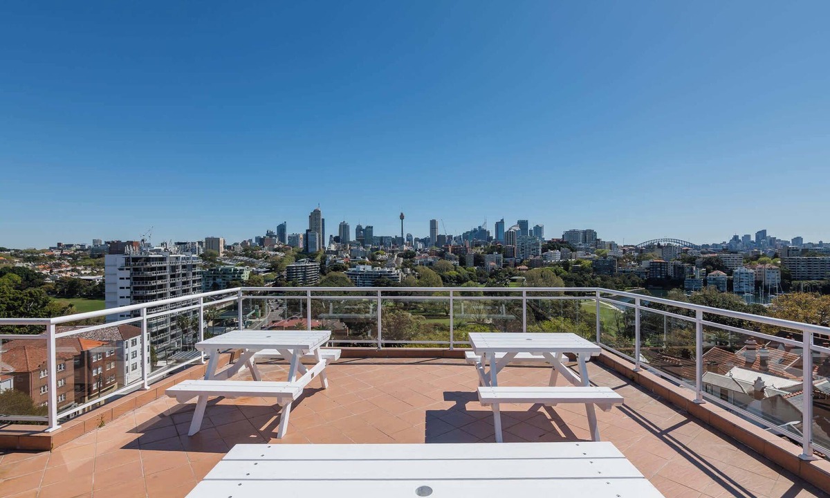Darling Point Apartment | Delightful Darling Point Studio w Stunning Rooftop