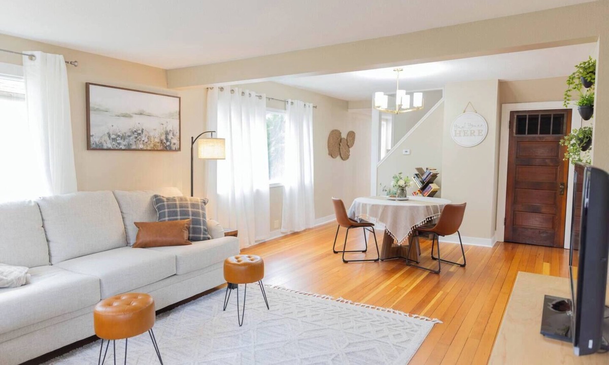 Wabasha House | Delightful Four Bedroom Home near Downtown