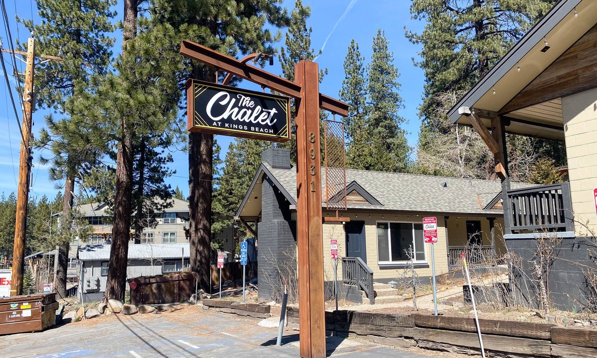 Kings Beach Ski Chalet | Delightful hotel with lakeview, golf, skiing, WiFi, & Netflix