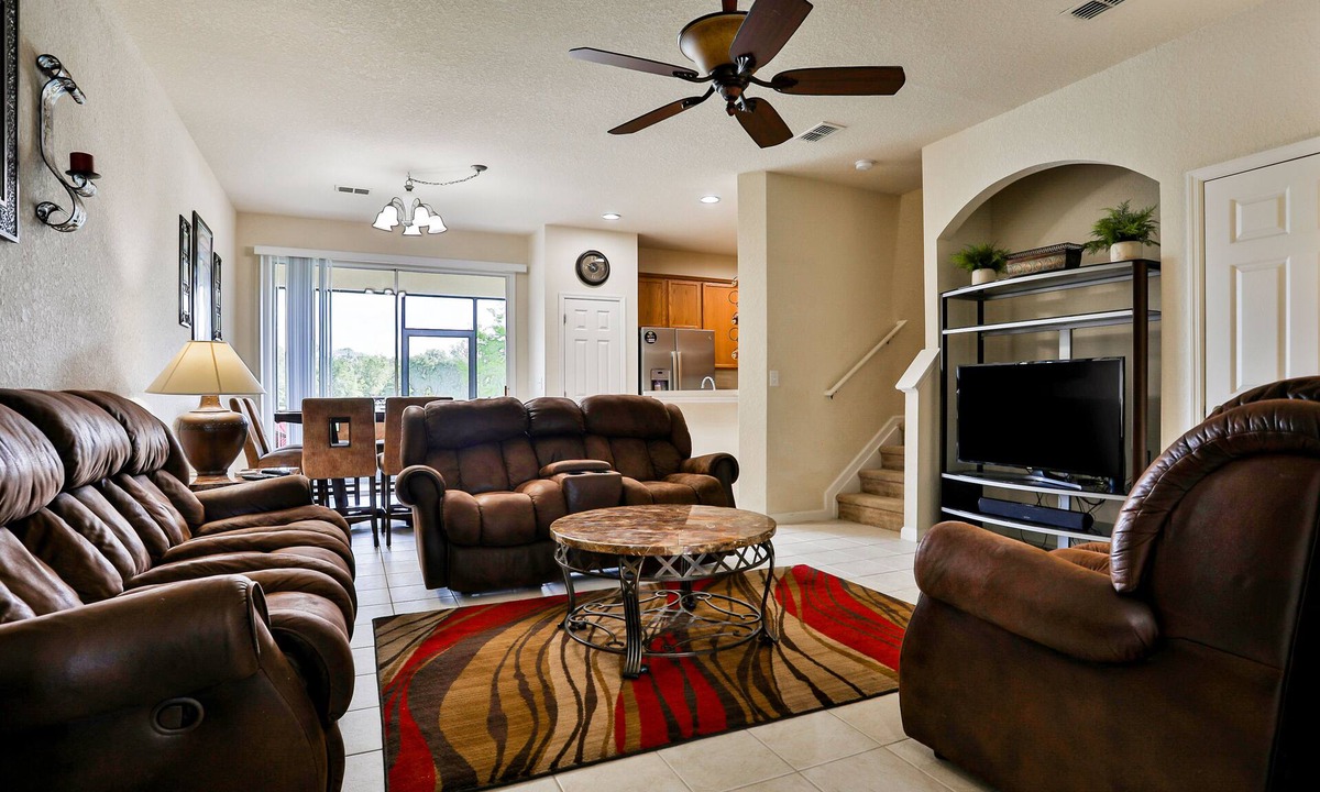 Trafalgar Village House | Delightful lakefront townhome with pool, volleyball, fast WiFi & AC