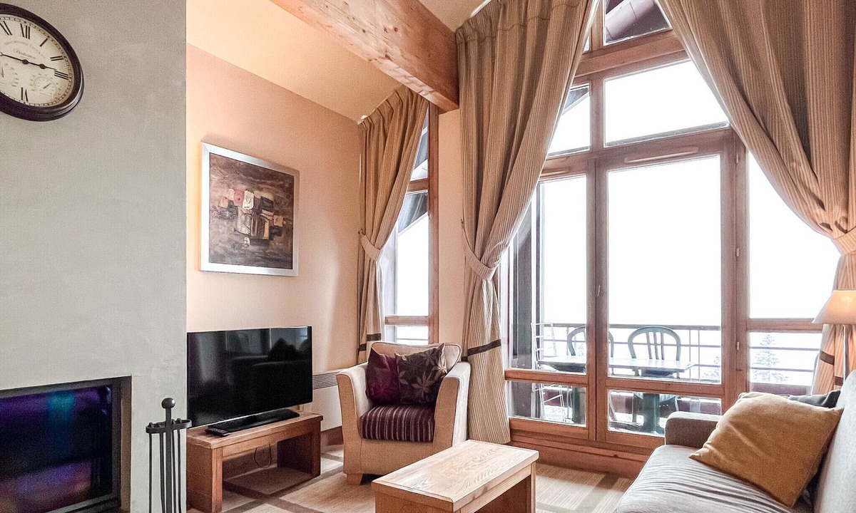 Flaine Apartment | Delightful South facing 2-bed apartment with fireplace