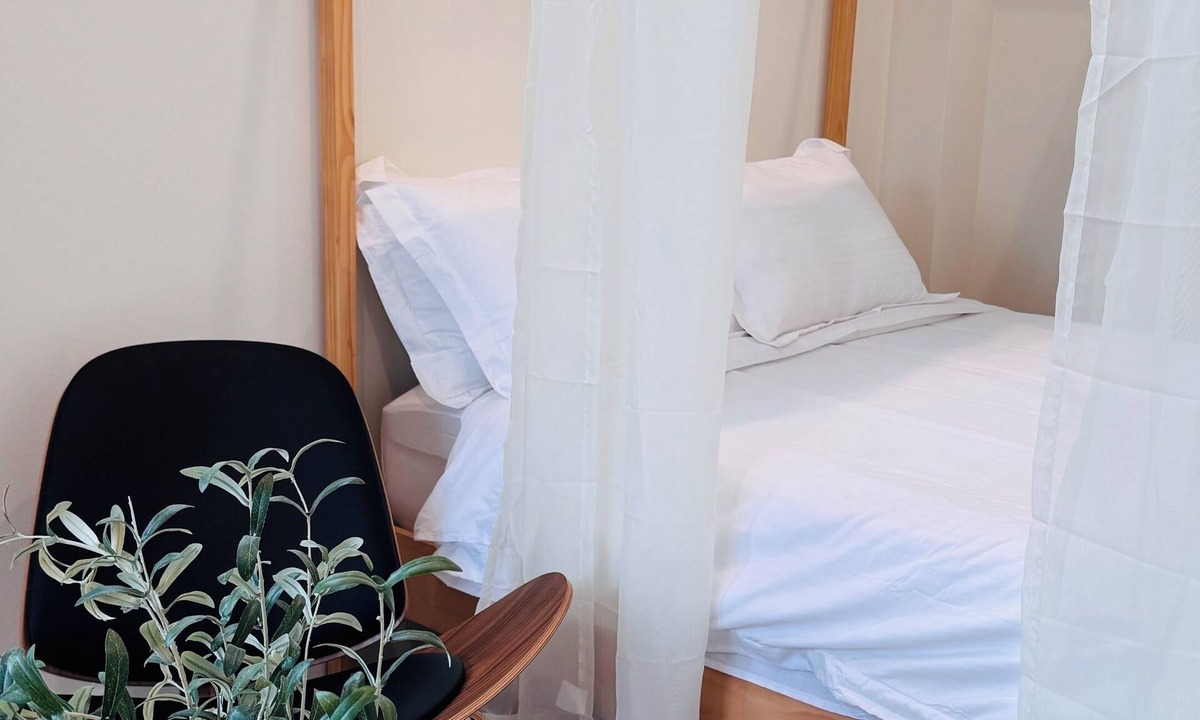 Genesee Apartment | Delightful Studio apartment with AC in Seattle