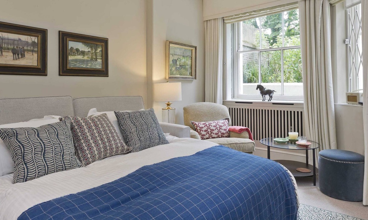 Holland Park Apartment | Delightful Studio Flat w/ Garden Access, Holland Park