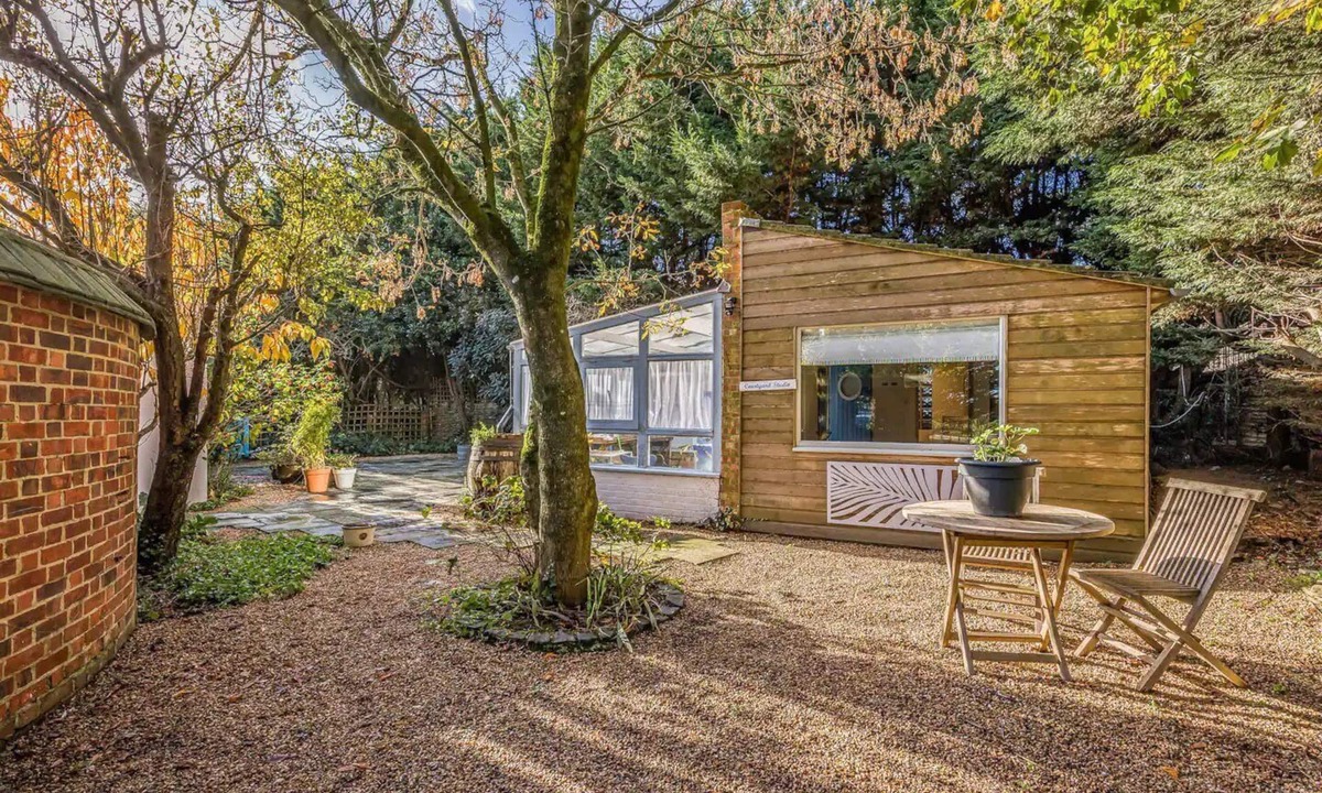 Funtington Apartment | Delightful Studio in West Ashling - Pass the Keys