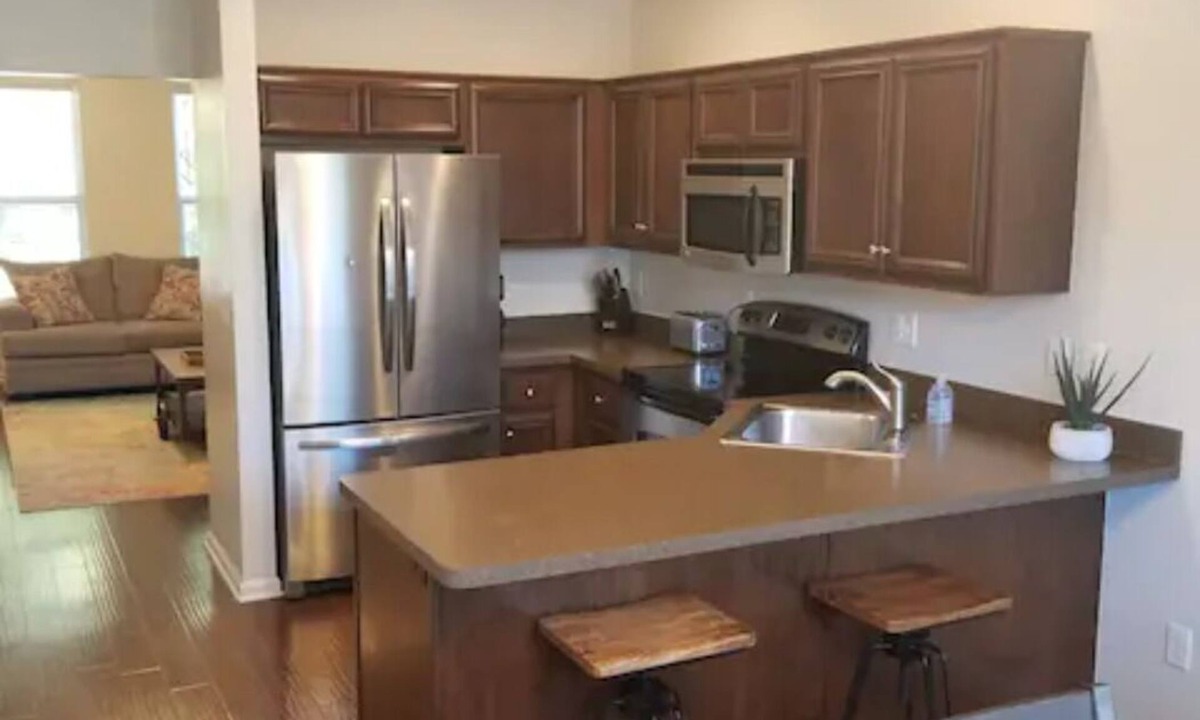 Mann House | Delightful Townhouse in Trendy Quiet Neighborhood