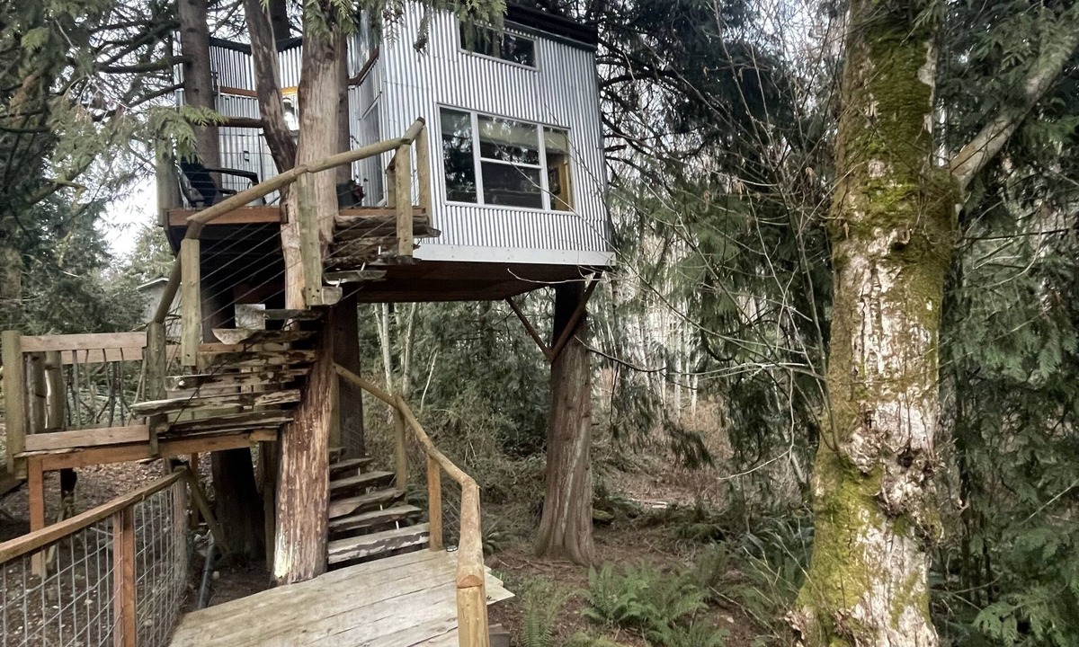 Burley House | Delightful Treehouse Getaway