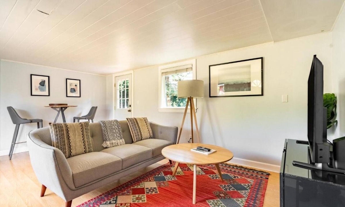 Greenwood House | Delightful Urban Retreat