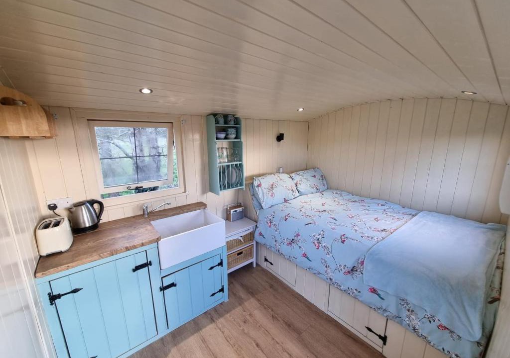Sidlesham Apartment | Delilah the shepherd's hut