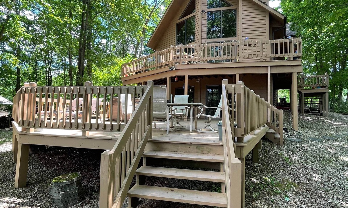 Leland House | Dells Chalet on the Lake