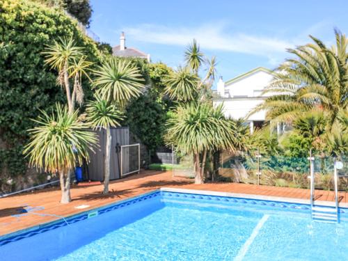 Torquay City Centre House | Delmonte Lodge